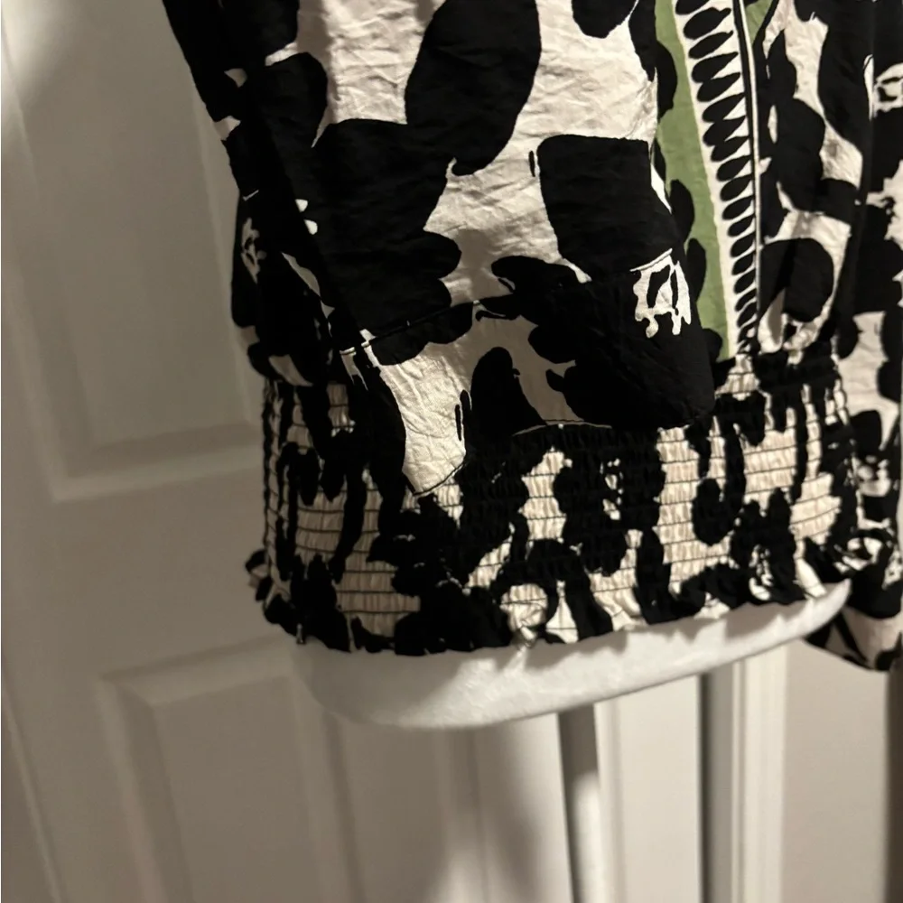 Fig and Flower Black and Green Floral Blouse - Picture 4 of 8